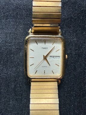Vintage Timex square-faced Quartz watch 
gold tone case and flex band.